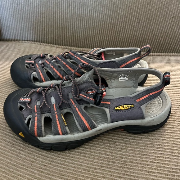 Keen waterproof sandals - size 8.5 - Picture 3 of 6